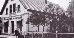 Geschäftshaus in Hatten beschnitten