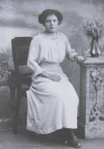 um 1920