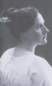 um 1925