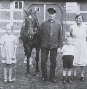 um 1942