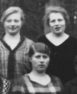 um 1925