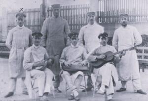 um 1915