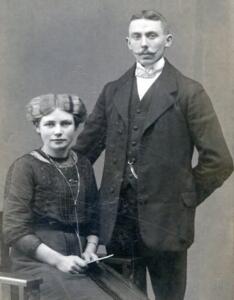 1913