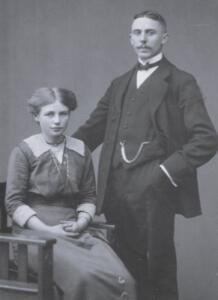1913