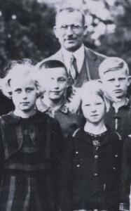 um 1934