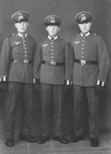 um 1942