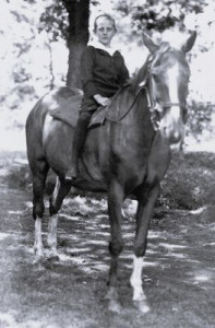 um 1925
