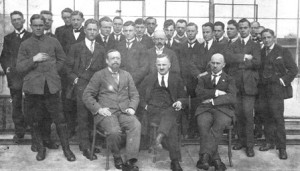 um 1930