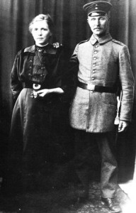 um 1915 