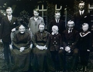 um 1924  