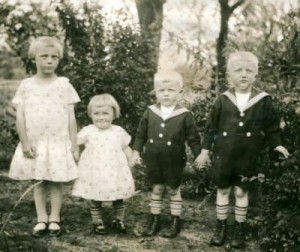 um 1927  