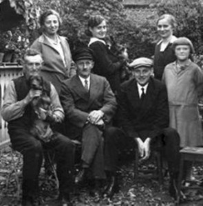 um 1932 