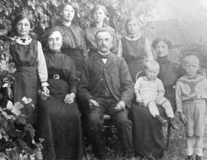um 1917 