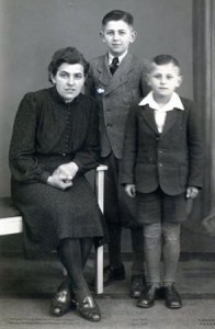 um 1942       