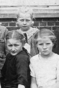 um 1927 