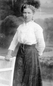 um 1920