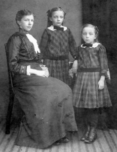 um 1917   