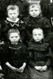 um 1895   