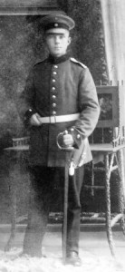 um 1915   