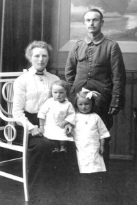 um 1916     