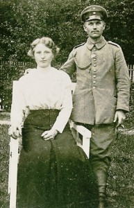 um 1915     