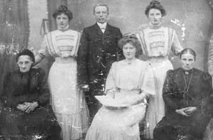 um 1908     
