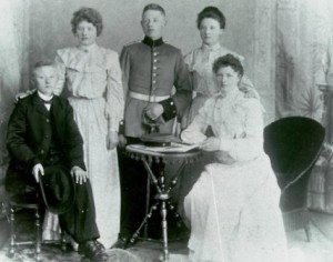 um 1905     