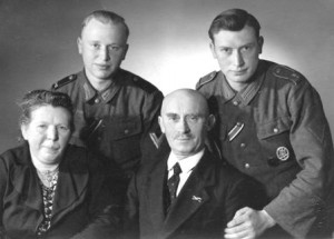 um 1942  