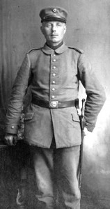 um 1915    
