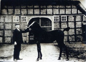 um 1908       