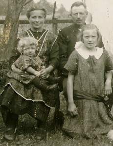 um 1925      