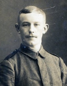 um 1915   