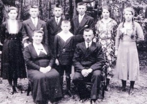 April 1933    