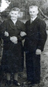 1944            