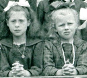 um 1920        