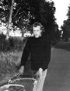 1975    