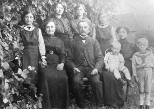 um 1917     