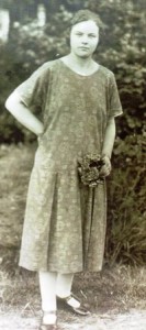 um 1923  