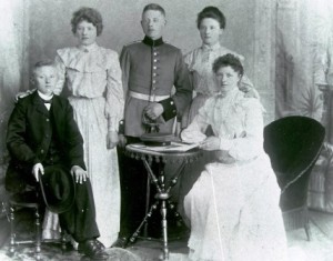 um 1905             
