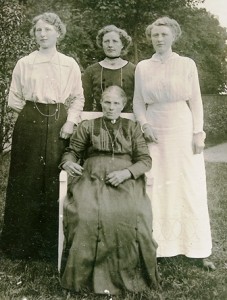 um 1912         
