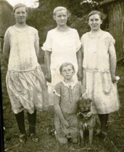 um 1925   