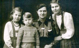 um 1942       