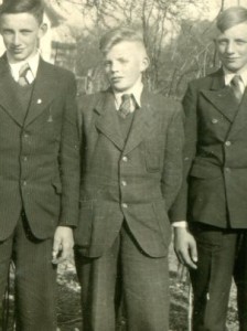 April 1942        