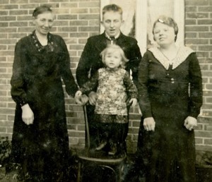 um 1940        