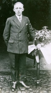 um 1929        
