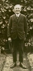 um 1927       