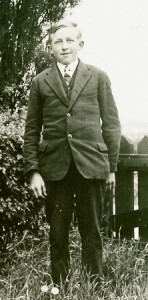 um 1927       