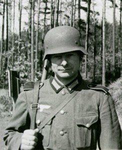 um 1944         